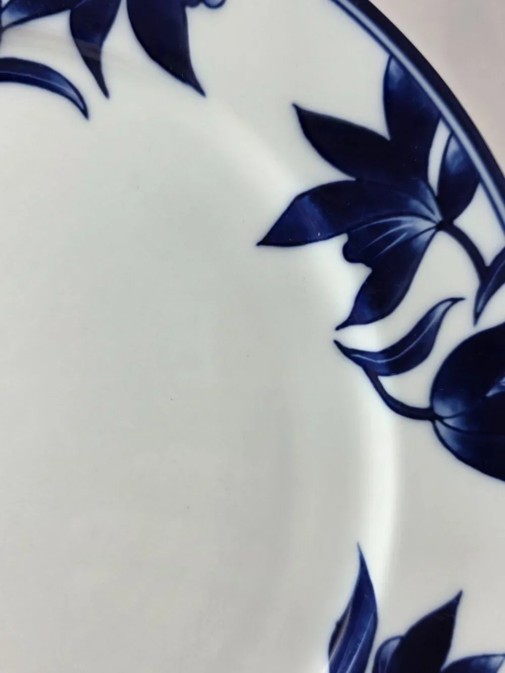 ONE Pier 1 Ming Dinner Plate White with Blue Leaves and Flowers